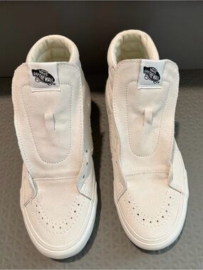 Brand new Vans Off The Wall WHITE Suede High-Top Sneakers (Size 8 - Women)